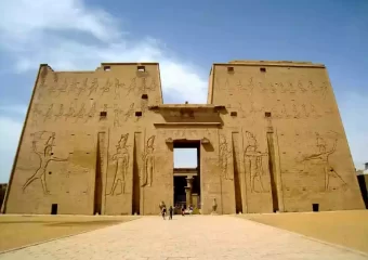 Луксор-Асуан-на-один-из-Марса-алам-тур-в-асуан-из-Марса-Алам-историческая-экскурсия-из-марса-Алам-храм-Эдфу-храм-филе-богини-Исиды